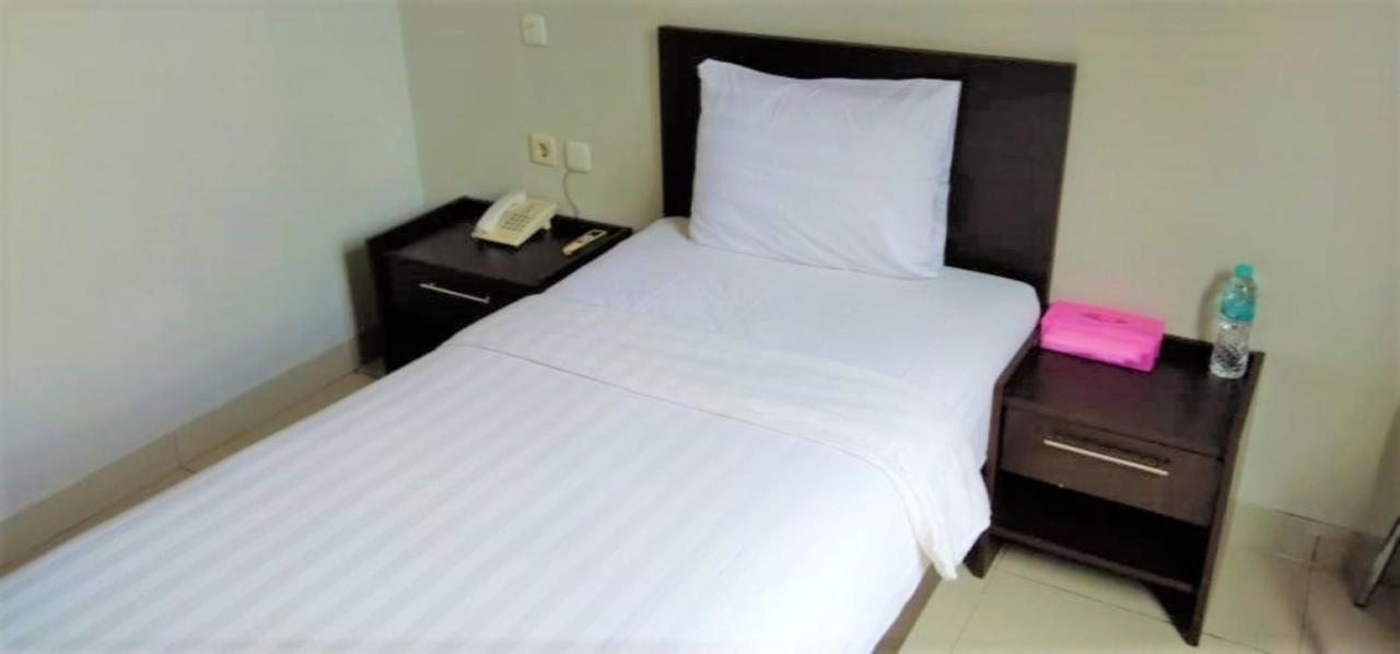 Urbanview Hotel Grand Malabar Bandung Exterior foto